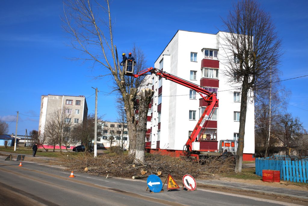 Климовчане трудятся на благоустройстве родного города