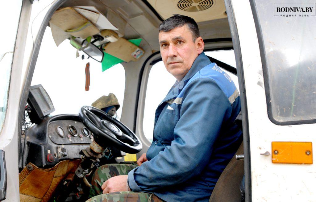 Климовичские аграрии трудятся в полях