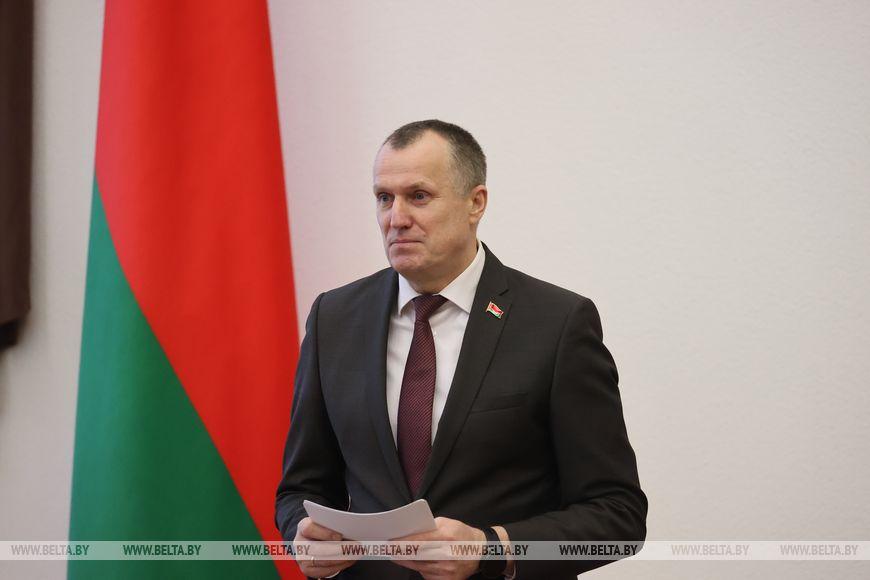"Главный подарок - внимание". Исаченко поздравил с 8 Марта жительниц Могилевской области