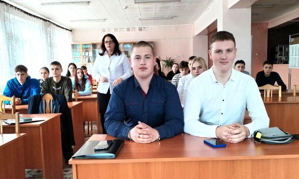 Кто пришел на встречу с учащимися Климовичского аграрного колледжа?