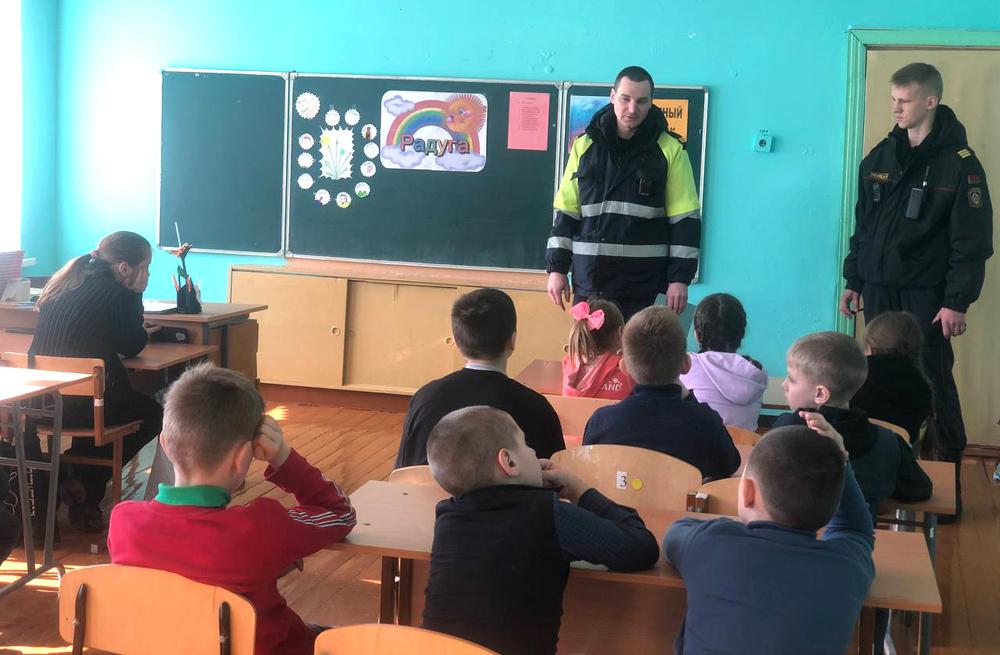 В Климовичском районе Тимоновская школьная «Радуга» сверкает яркими красками