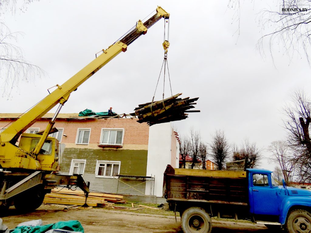 В Климовичах ведется ремонт кровель жилых домов