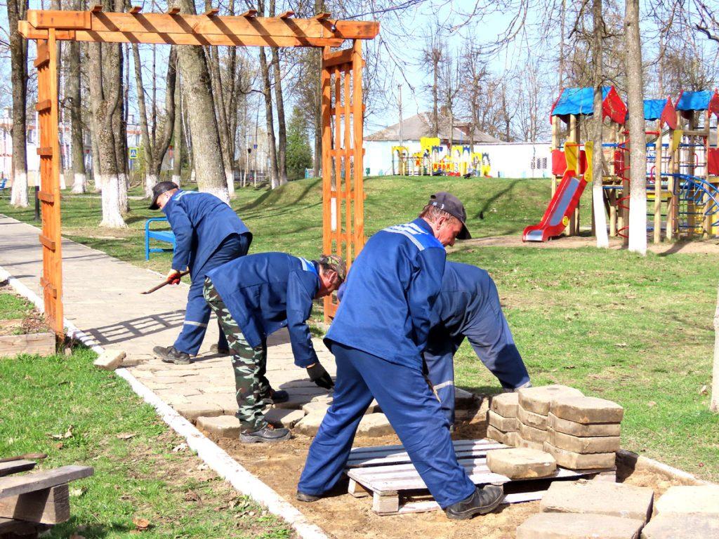 В Климовичах ведут работы по благоустройству общественных территорий
