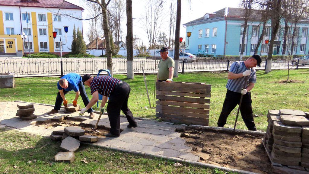 В Климовичах ведут работы по благоустройству общественных территорий