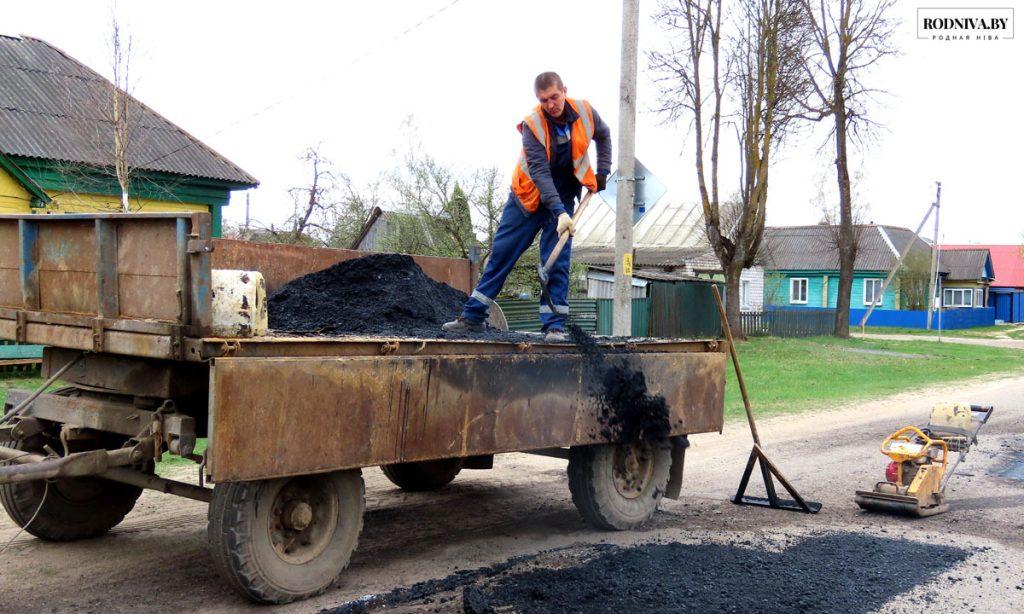ФОТОФАКТ: На Климовщине продолжаются работы по благоустройству и наведению порядка на земле
