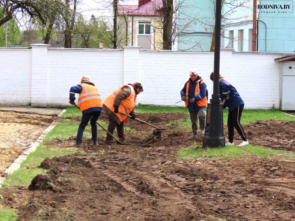Жители Климовичей благоустраивают общественные территории