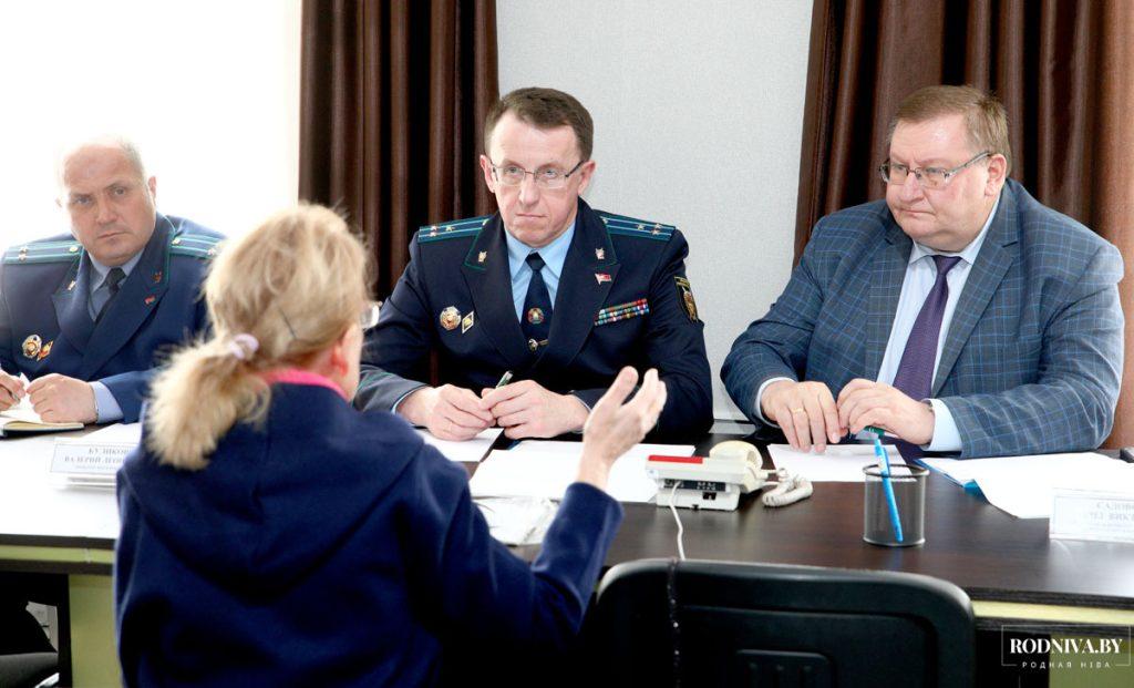 Прокурор Могилевской области Валерий Куликович и председатель КГК Могилевской области Олег Садовский провели выездной прием граждан и «прямую телефонную линию» в Климовичском райисполкоме