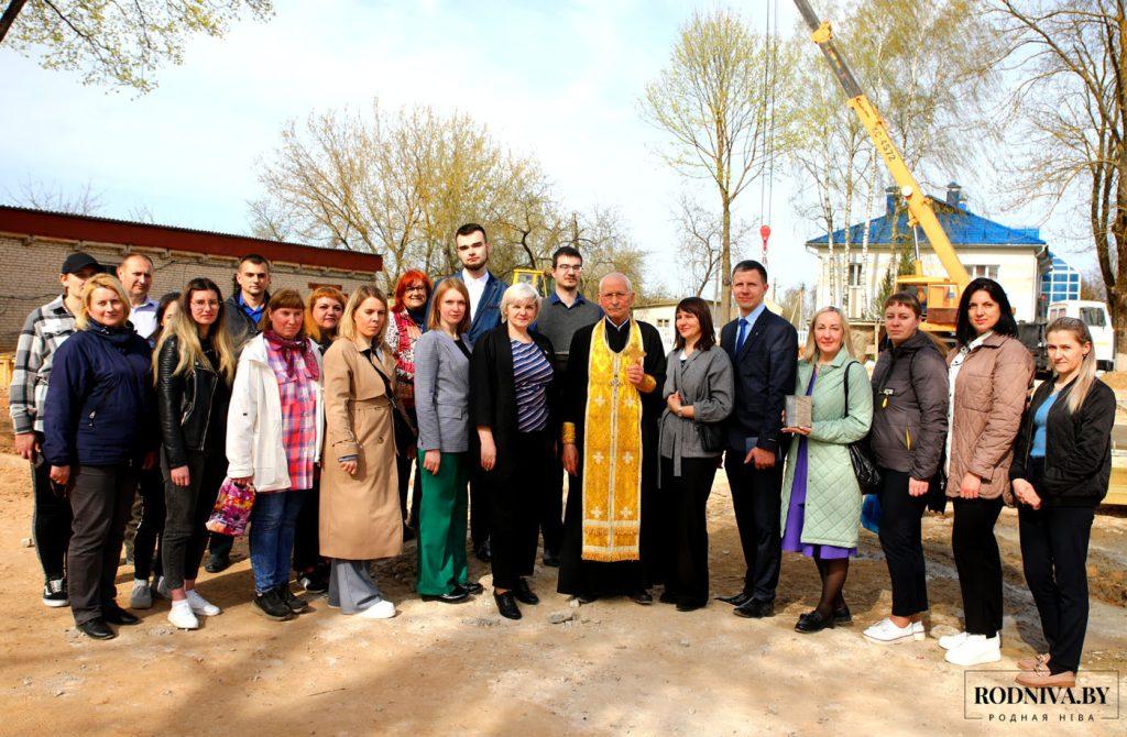 ФОТОФАКТ: Труженики ГУКДСП «Климовичская ПМК-256» начинают возведение стен здания районного краеведческого музея