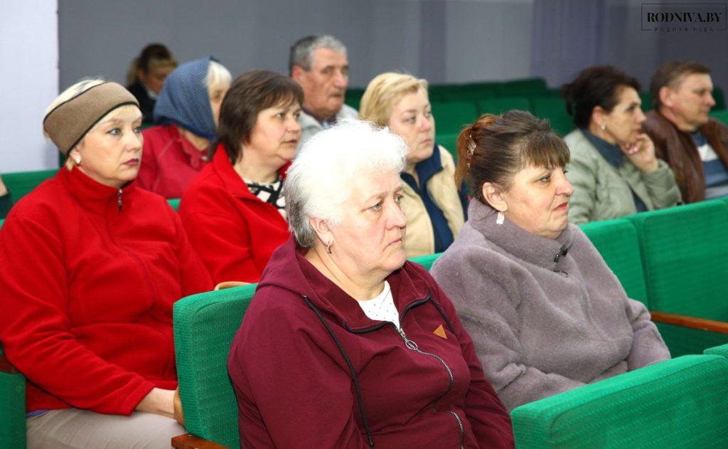 В агрогородке Родня Климовичского района сельчане встретились с представителями районных служб
