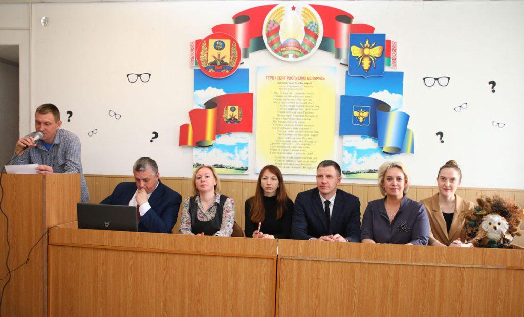 В Климовичах провели турнир по игре «Что? Где? Когда?»