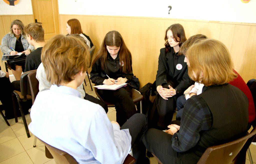 В Климовичах провели турнир по игре «Что? Где? Когда?»