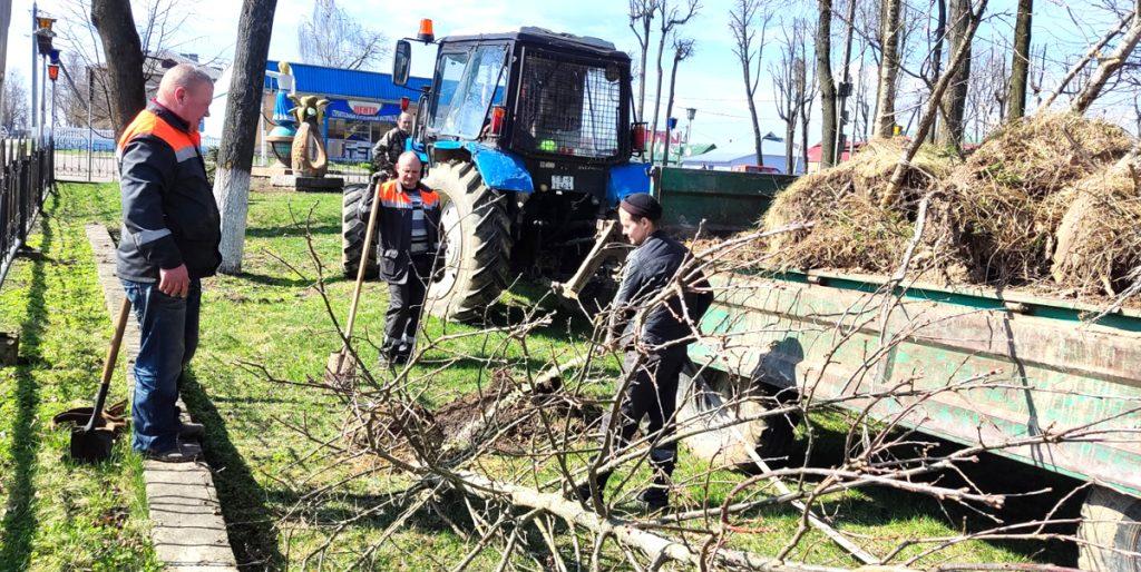Работники Климовичского лесхоза провели субботник