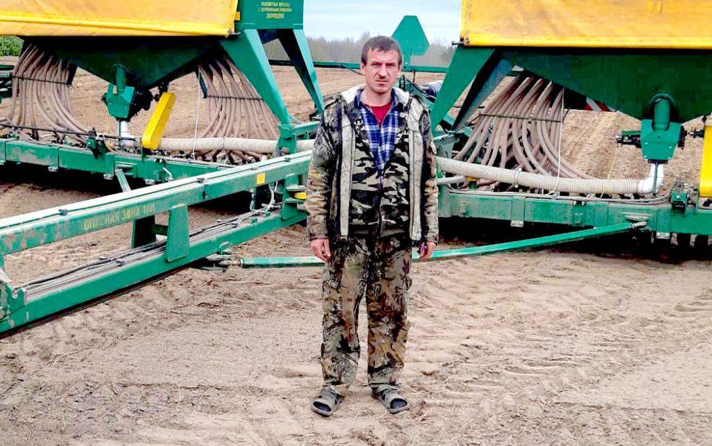 Узнали, как проходит сев у тружеников КСУП "Полошково"