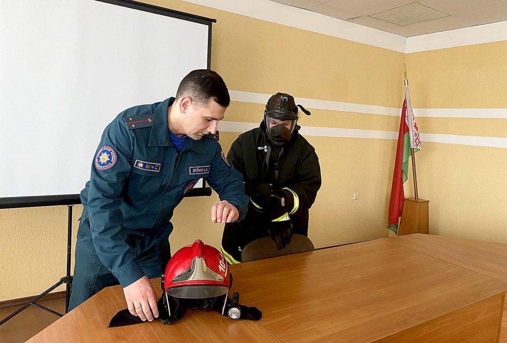 Что узнали участники военно-патриотического клуба «Золок», побывав в Климовичском РОЧС?