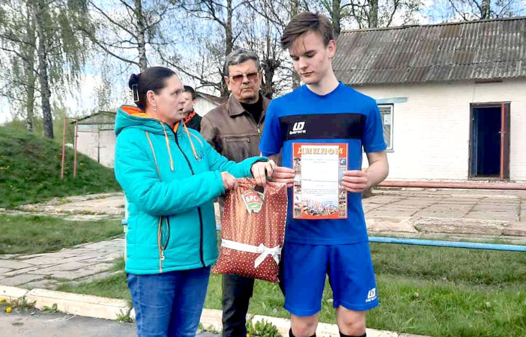 В Климовичах прошли районные соревнования по футболу среди юношей