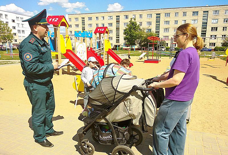 Спасатели провели обучающее мероприятие на детской площадке в Климовичах