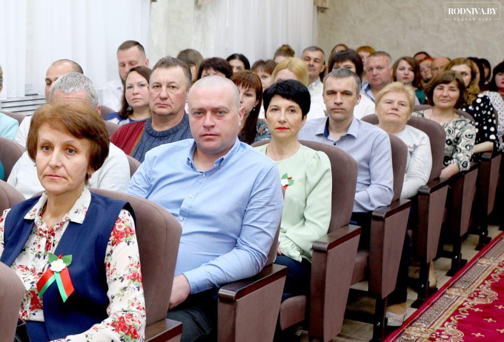 В Климовичах за успехи детей награды получили родители