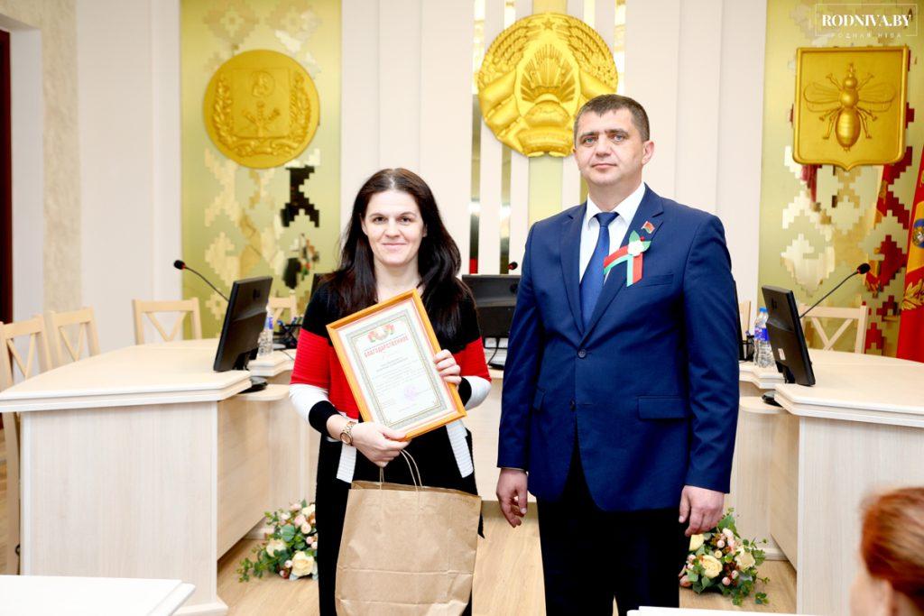 В Климовичах за успехи детей награды получили родители