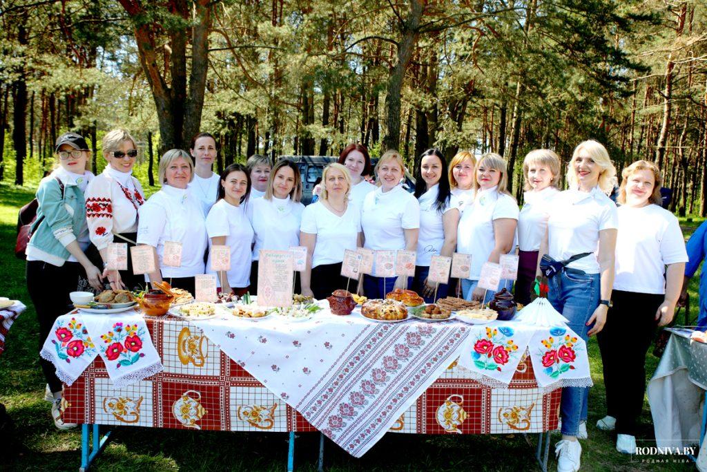 В городской роще в Климовичах проходит профсоюзная маёвка