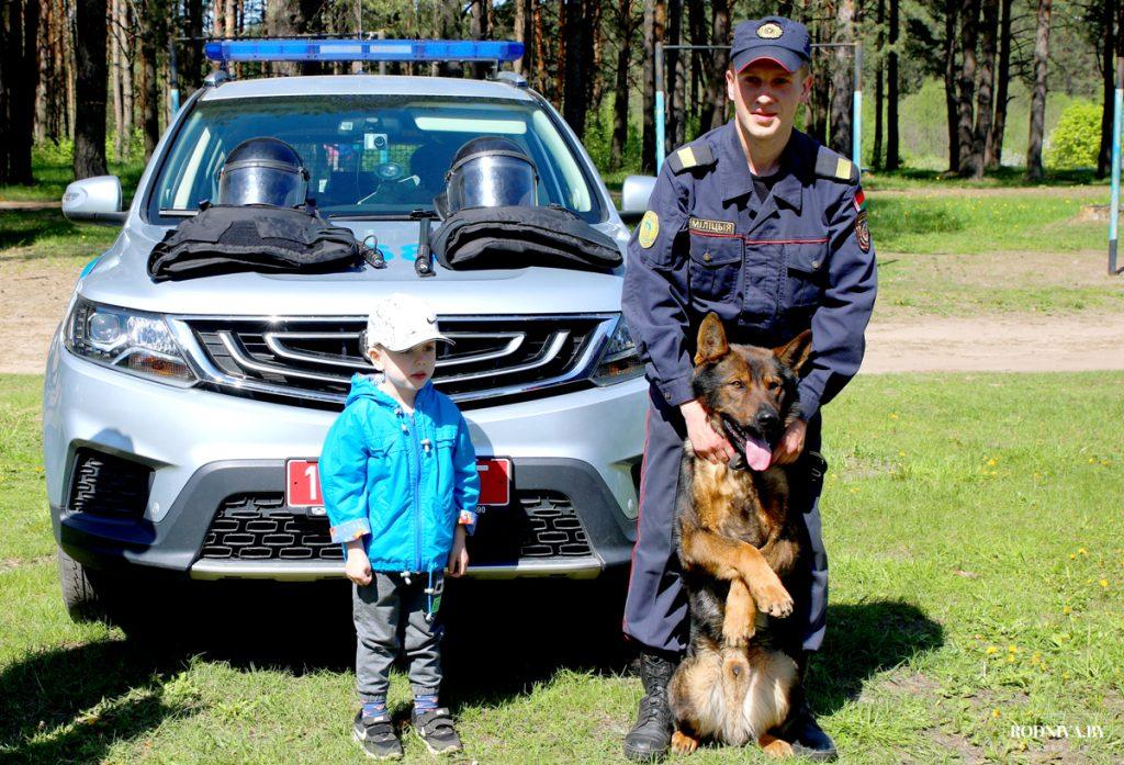 В городской роще в Климовичах проходит профсоюзная маёвка