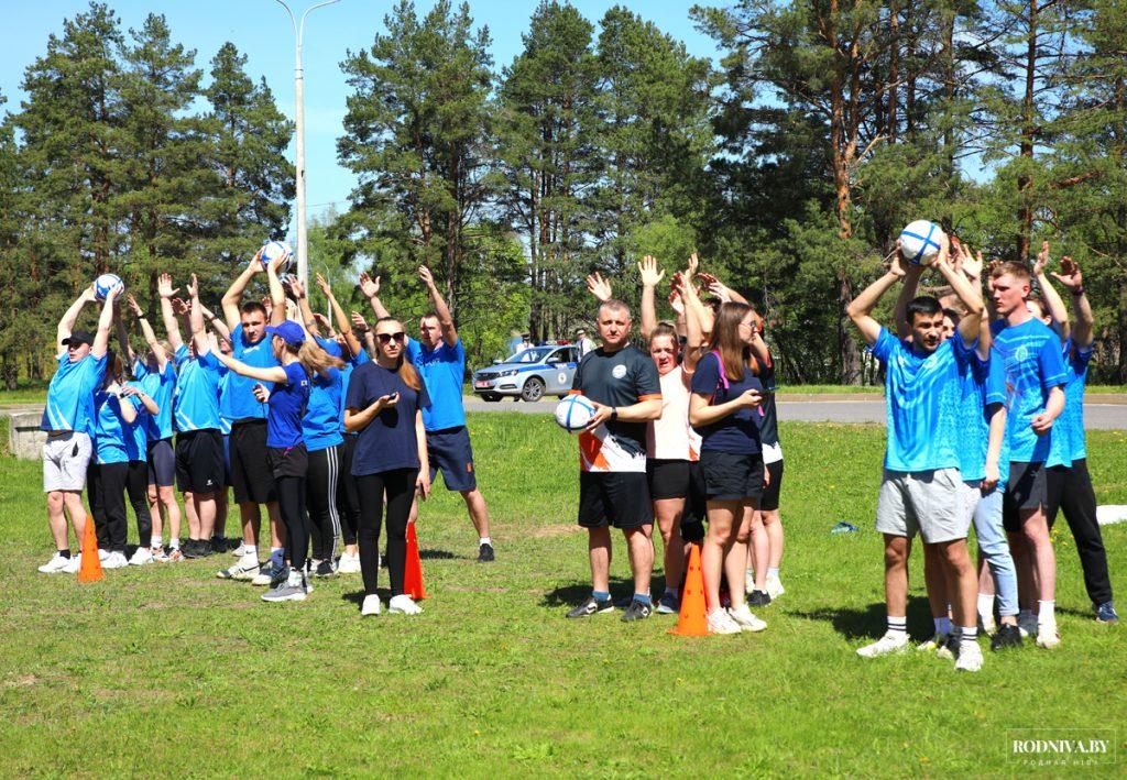 В городской роще в Климовичах проходит профсоюзная маёвка