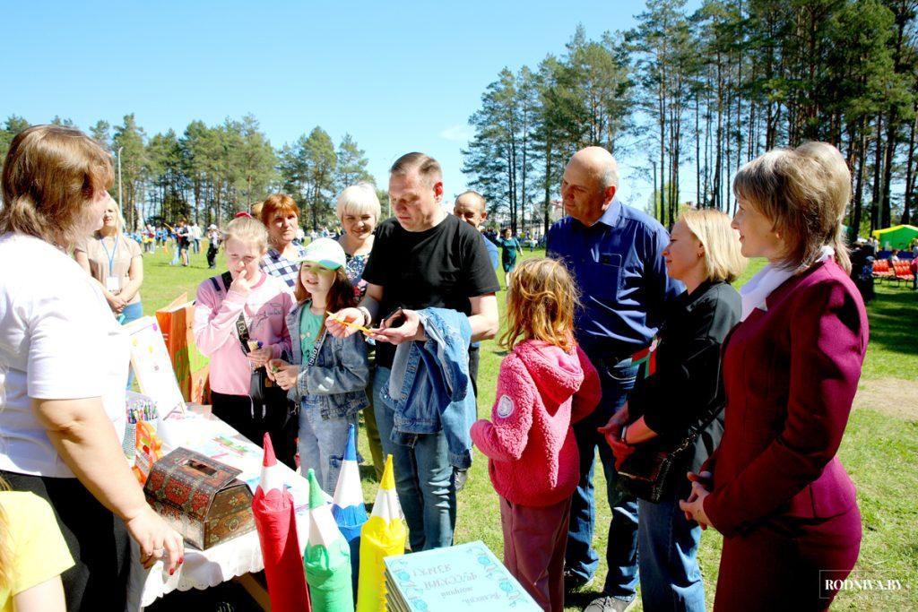 В городской роще в Климовичах проходит профсоюзная маёвка