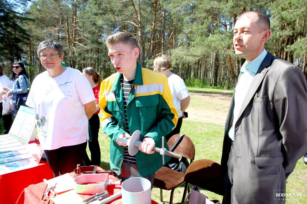 В городской роще в Климовичах проходит профсоюзная маёвка