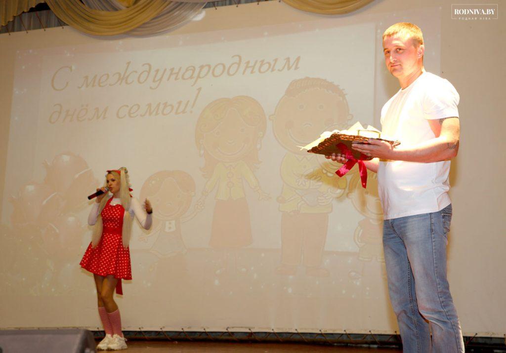 Районный конкурс «Не нужен и клад, когда в семье лад» провели на Климовщине