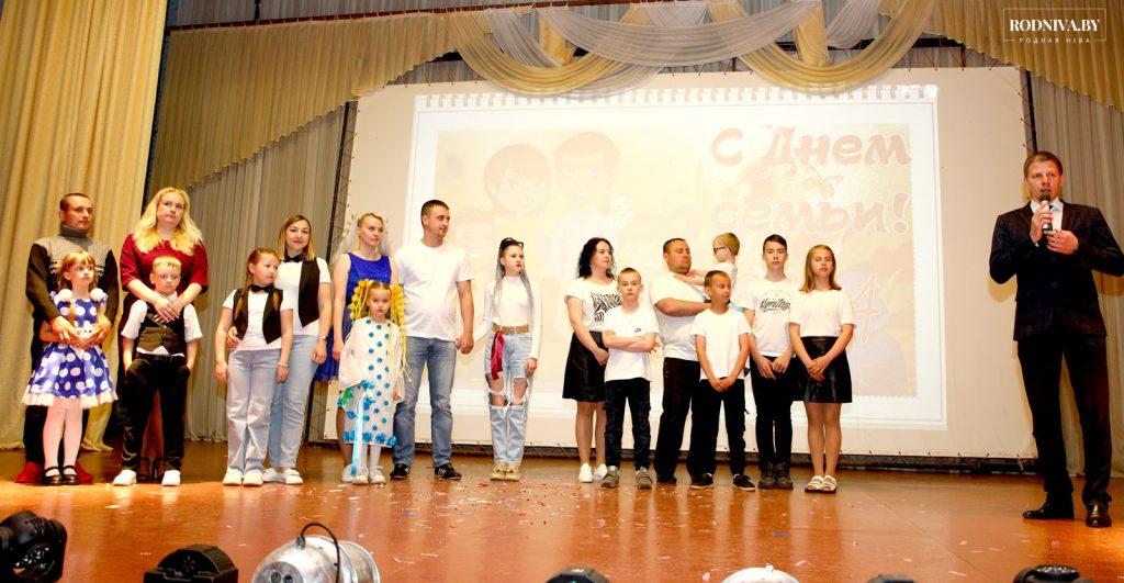 Районный конкурс «Не нужен и клад, когда в семье лад» провели на Климовщине