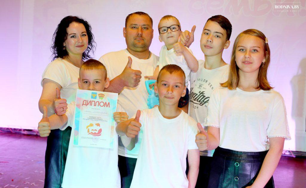 Районный конкурс «Не нужен и клад, когда в семье лад» провели на Климовщине