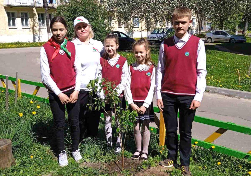 Жители Климовщины участвуют в областной акции «И зацветет сирень 45-го»