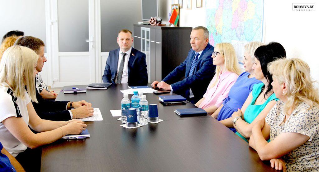 Помощник Президента Республики Беларусь — инспектор по Могилевской области Леонид Мартынюк побывал с рабочей поездкой на Климовщине