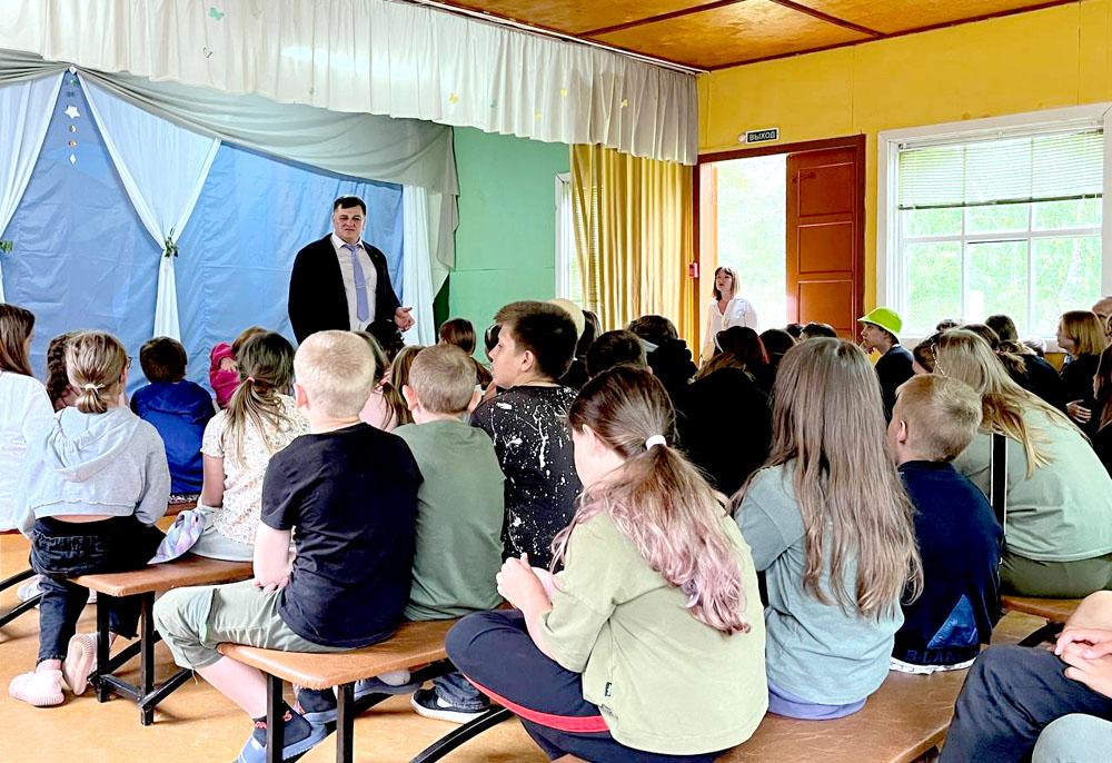Олег Бузо встретился с отдыхающими в «Орленке»