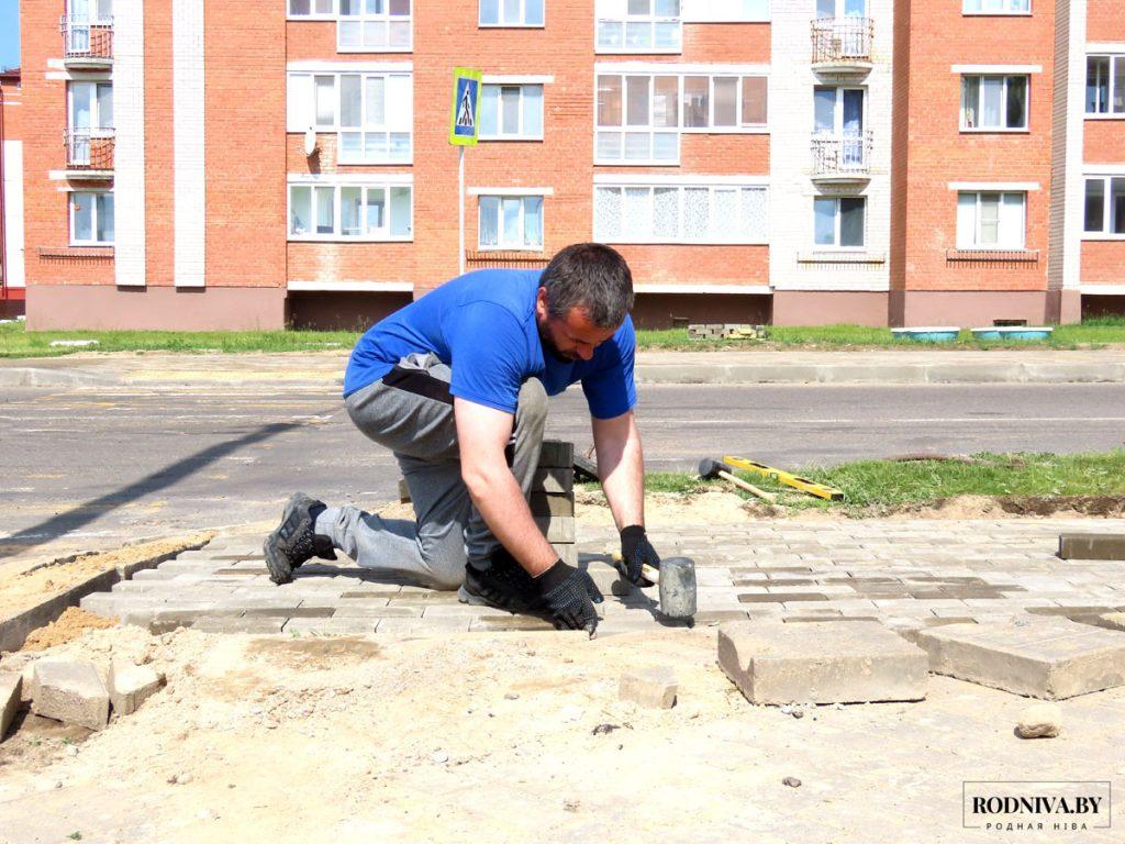 В Климовичах ремонтируются дорожная инфраструктура, здания и сооружения в рамках подготовки к областным «Дожинкам»