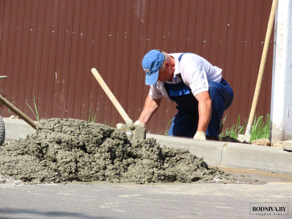 В Климовичах ремонтируются дорожная инфраструктура, здания и сооружения в рамках подготовки к областным «Дожинкам»