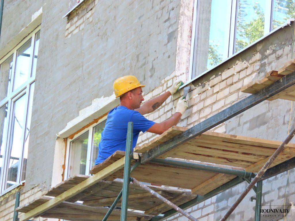 В Климовичах продолжаются ремонтные и строительные работы в рамках подготовки города к областным «Дожинкам»