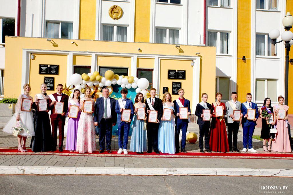 В Климовичах состоялся районный выпускной вечер