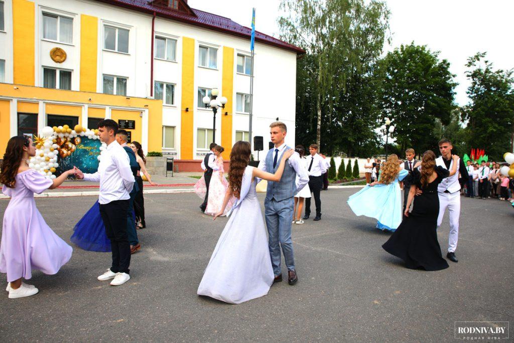 В Климовичах состоялся районный выпускной вечер