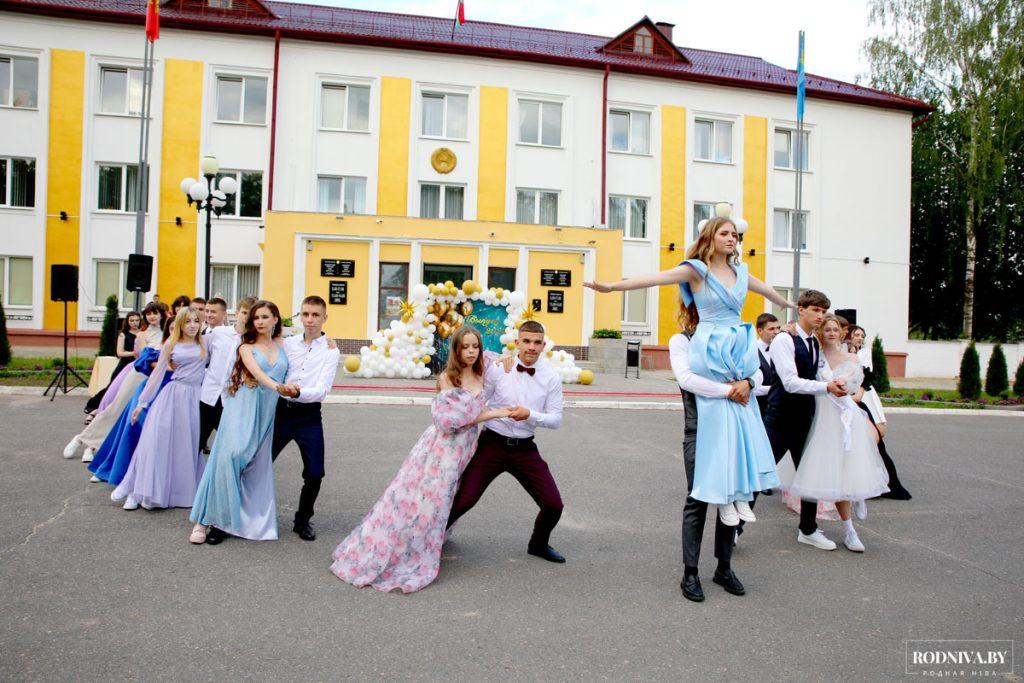 В Климовичах состоялся районный выпускной вечер