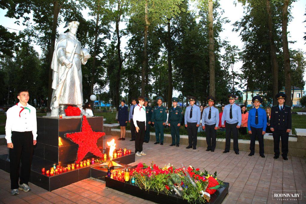 Климовчане приняли участие в молодежной патриотической акции «Звон скорби»