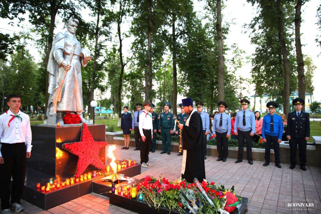 Климовчане приняли участие в молодежной патриотической акции «Звон скорби»