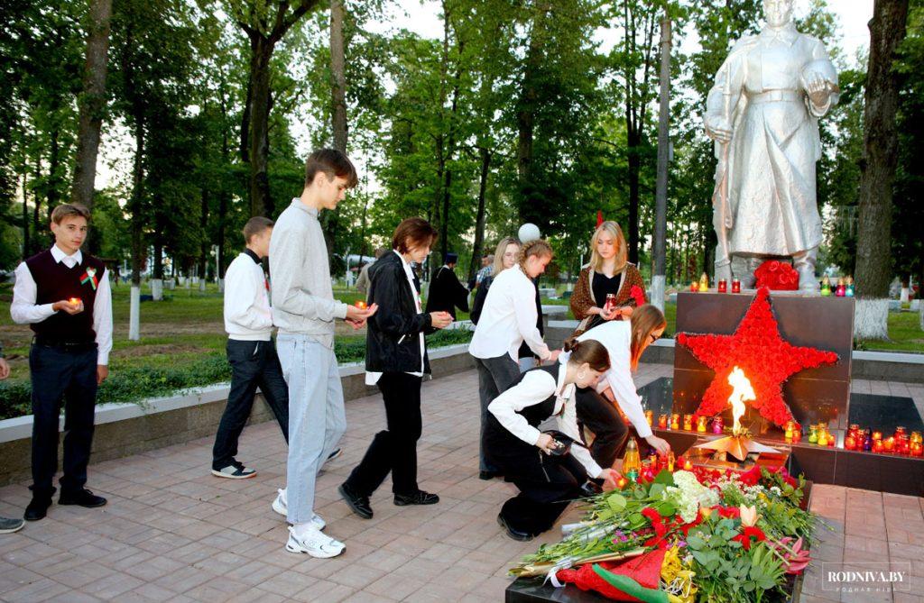 Климовчане приняли участие в молодежной патриотической акции «Звон скорби»