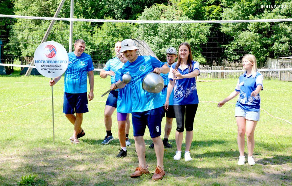 Молодые специалисты Климовичского района участвуют в турслете в деревне Гусарка
