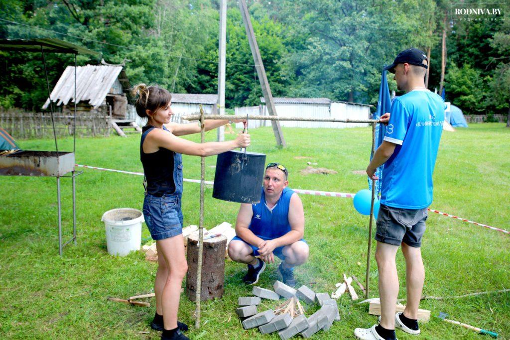 Молодые специалисты Климовичского района участвуют в турслете в деревне Гусарка