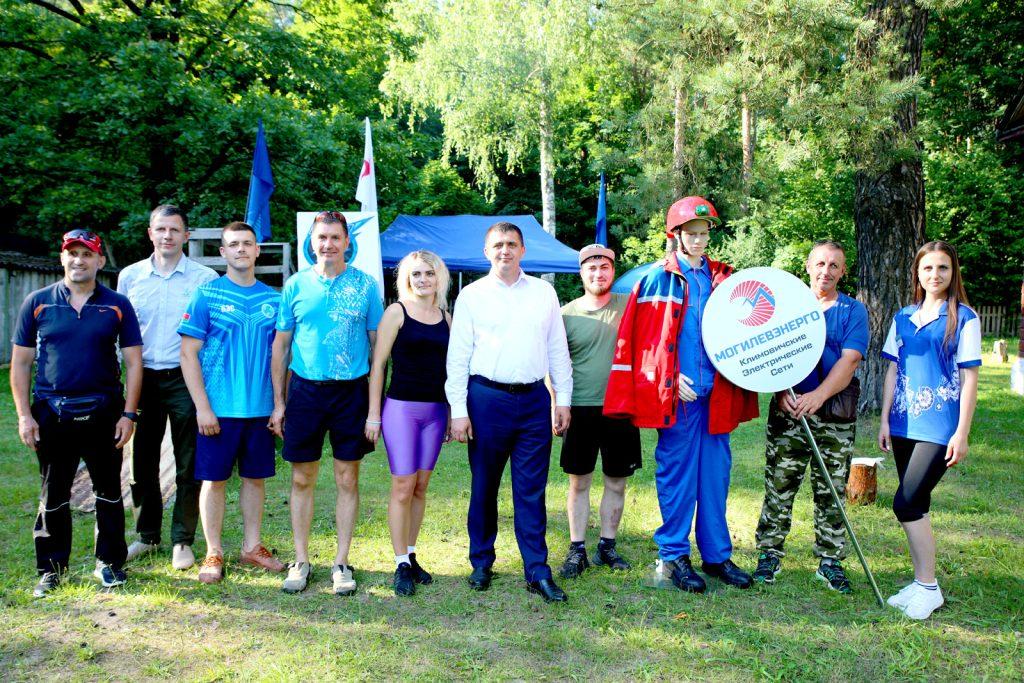 Председатель Климовичского райисполкома Дмитрий Хайновский встретился с участниками молодежного турслета