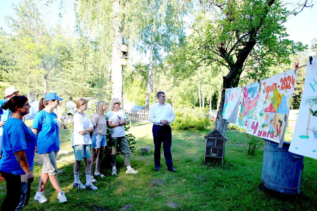 Председатель Климовичского райисполкома Дмитрий Хайновский встретился с участниками молодежного турслета