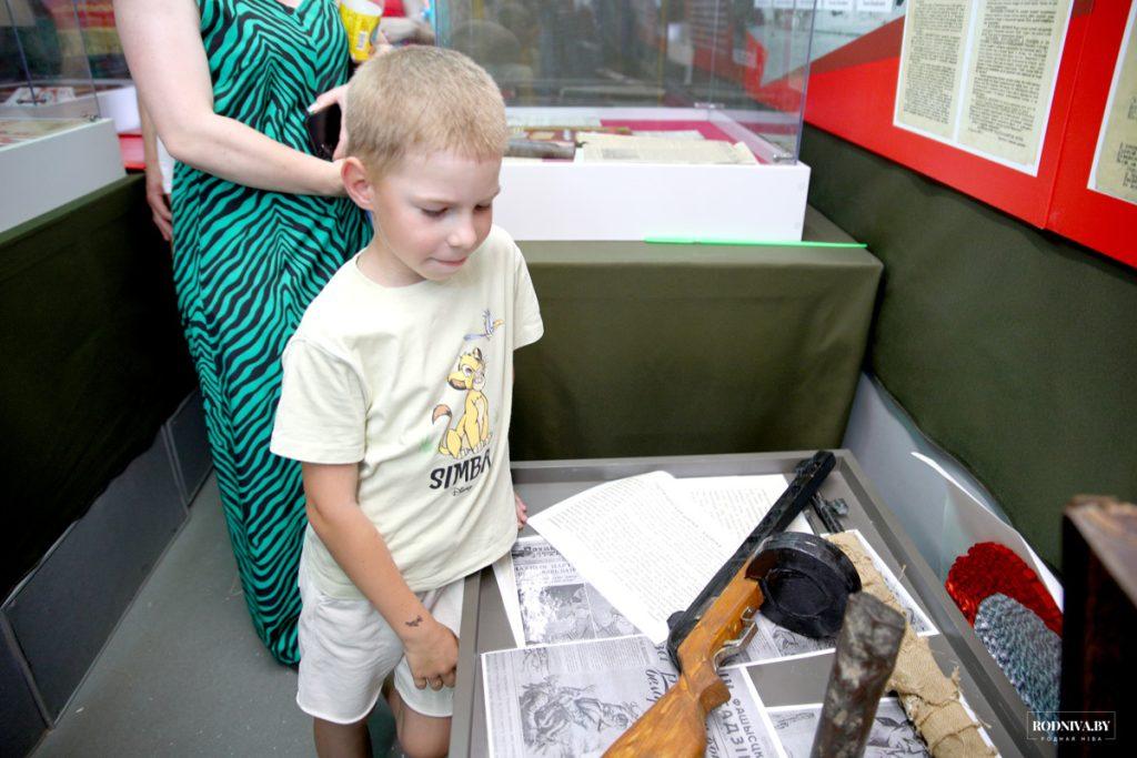 На Климовщине работает передвижная выставка «От прошлого к настоящему»