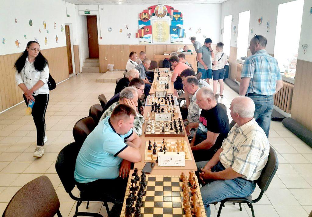 В Климовичах проходит шахматный турнир, посвященный юбилею освобождения Беларуси от немецко-фашистских захватчиков