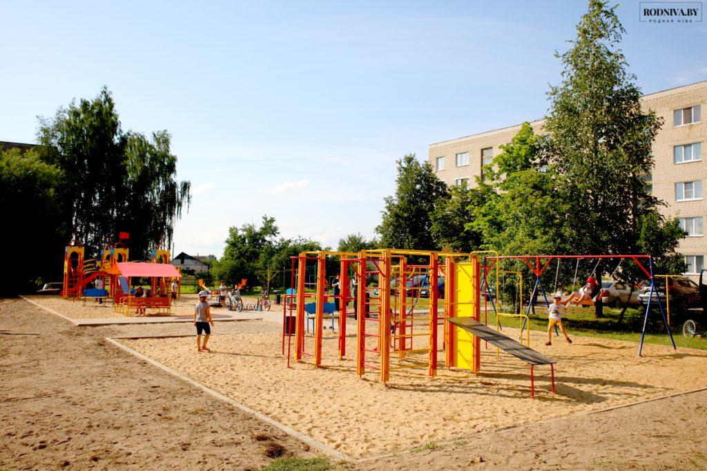 В Климовичах построили детскую игровую площадку
