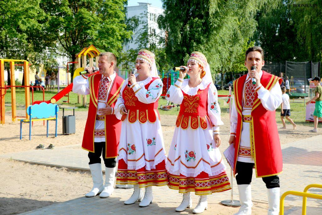 В Климовичах построили детскую игровую площадку